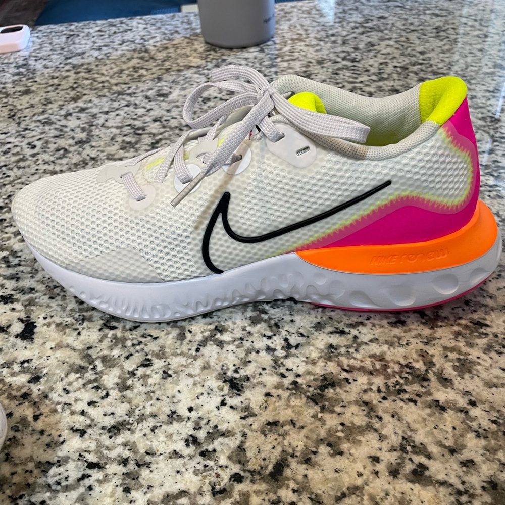 NWOT Nike Renew Run Women’s Running Shoes US Size 8.5
